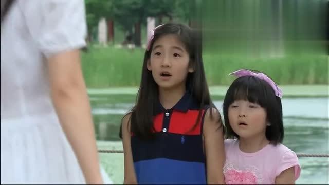 美女捡瓜吃,美女现场采摘，甜蜜滋味尽享其中