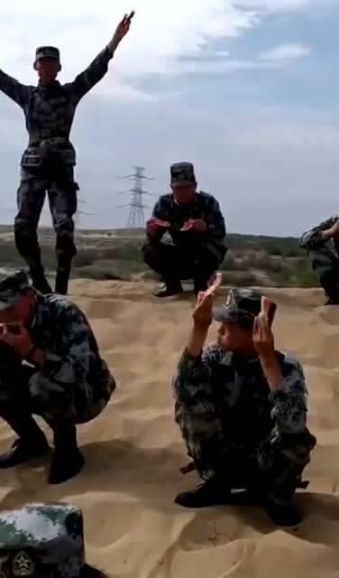 兵哥哥吃瓜日常,军营里的欢乐时光