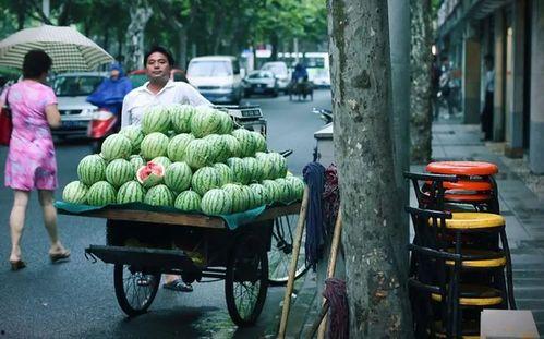 路边吃瓜社,揭秘街头巷尾的热辣话题与民间故事