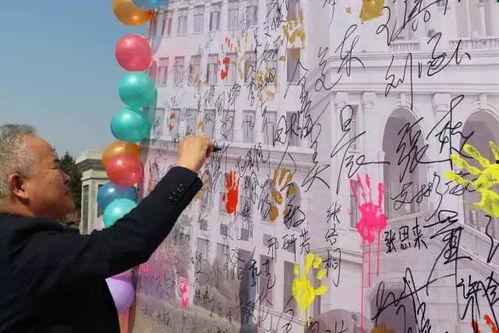 吃大瓜表白墙,表白墙上的甜蜜邂逅