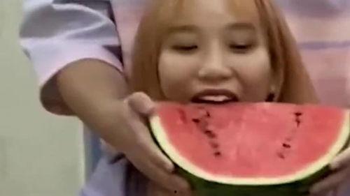 吃瓜比赛的女人,揭秘吃瓜比赛中的女性力量