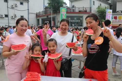 吃瓜比赛的女人,揭秘吃瓜比赛中的女性力量